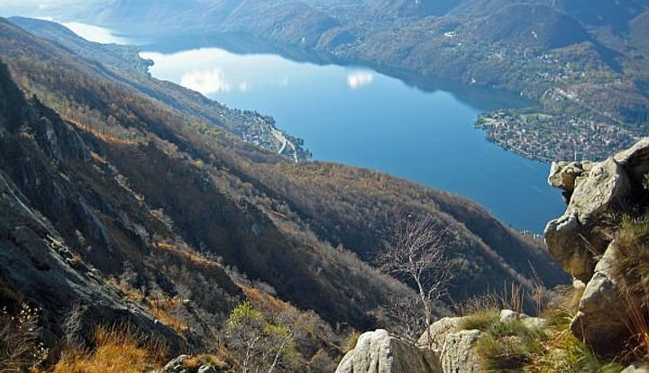Vista panoramica trekking sul Lago d'Orta